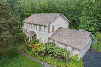 145 Bel Tor Dr, Stroudsburg, PA 18360