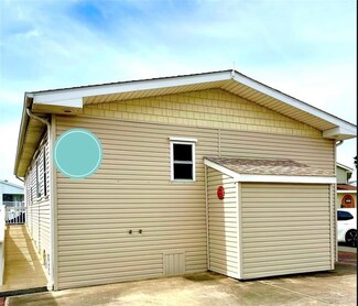 499 W Clam Cir, Port Isabel, TX 78578