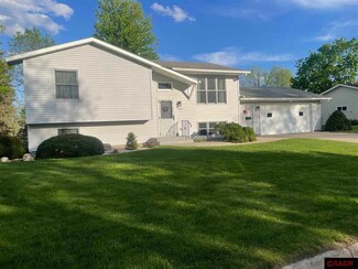 1703 1703 Red Iron Ln, St. Peter, MN 56082