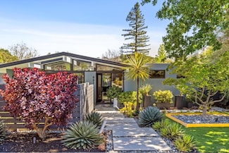 687 Cedarberry Ln, San Rafael, CA 94903