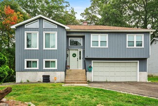 45 Rogerson Cir, Bridgeport, CT 06606