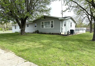 1511 N Country Dr, Teutopolis, IL 62467