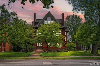 3130 Russell Blvd, Saint Louis, MO 63104