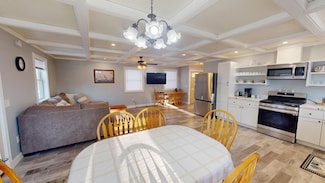 52 John St, Camden, ME 04843
