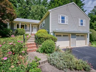 7 Winslow Rd, Chelmsford, MA 01824