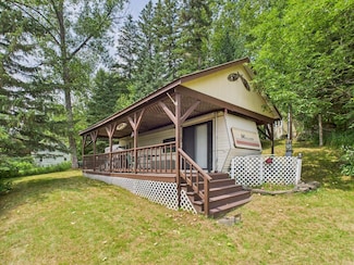 1459 Main St, Pittsburg, NH 03592