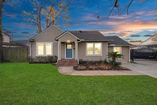 607 W 30th St, Houston, TX 77018