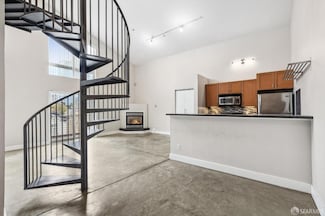 675 8th St Unit 14, Oakland, CA 94607