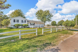 5331 NE Early Ct, Topeka, KS 66617