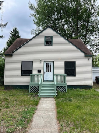 33451 Brown St, Garden City, MI 48135