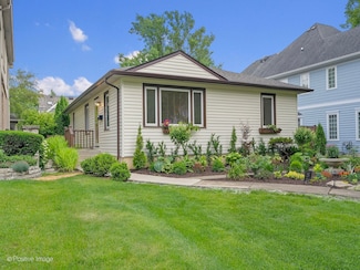 39 S Bruner St, Hinsdale, IL 60521