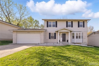 1205 Amberglen Dr, Saint Peters, MO 63376