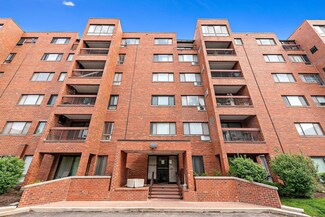 3801 Appian Way Unit 310, Glenview, IL 60025