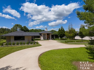 7535 Winsfield Dr SE, Grand Rapids, MI 49546