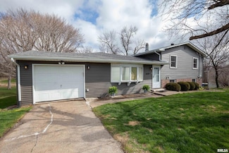 6520 W 60th St, Davenport, IA 52806
