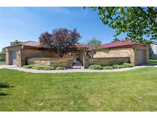 210 20th St W, Glencoe, MN 55336