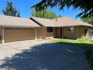 1076 Aspen St, Medford, OR 97501