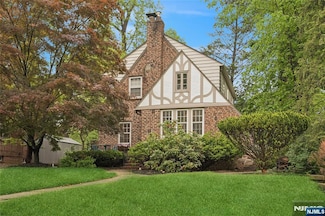 275 Winthrop Rd, Teaneck, NJ 07666