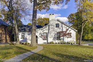 93 Oakdale Blvd, Pleasant Ridge, MI 48069