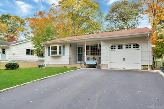 210 3rd St, Laurel, NY 11948