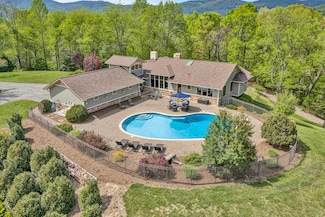 7077 Hollyberry Rd, Roanoke, VA 24018