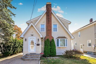 32 Madison St, Lynbrook, NY 11563