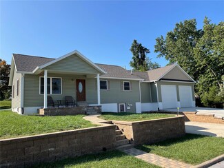 3301 Greenway Rd, Hannibal, MO 63401