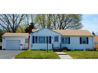 8 Ray St, Johnston, RI 02919