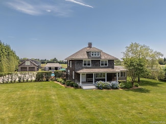 201 Hedges Ln, Sagaponack, NY 11962
