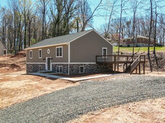 138 Shannon Dr, Madison Heights, VA 24572