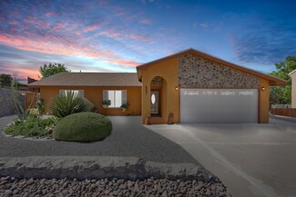 719 Homestead Cir, Las Cruces, NM 88011