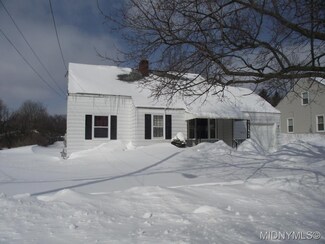 1238 Greenview Dr, Utica, NY 13501