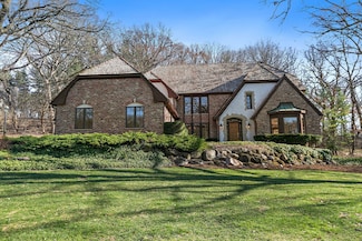 4001 Wyndwood Dr, Crystal Lake, IL 60014