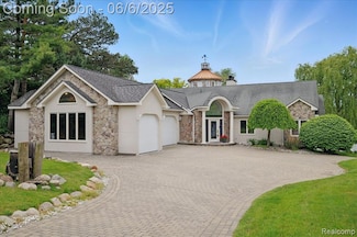 3337 Alco Dr, Waterford, MI 48329