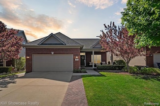 1241 Cambridge Cir, Waterford, MI 48327