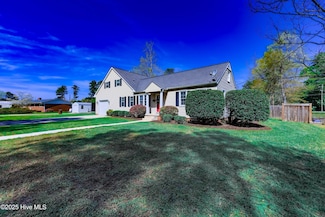 413 E Murphy St, Wallace, NC 28466