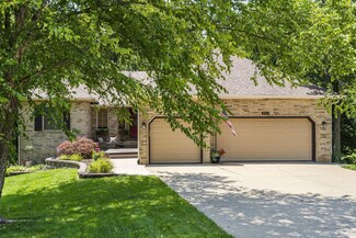 2512 W Arlington St, Springfield, MO 65810