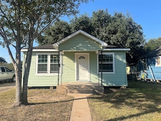 1003 Merchant St, El Campo, TX 77437