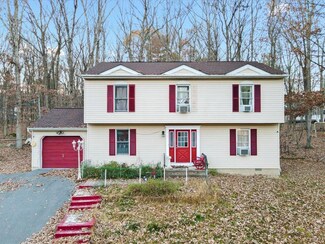 3278 Greenbriar Dr, East Stroudsburg, PA 18301