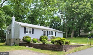 130 S Maryland Ave, Lake Hopatcong, NJ 07849