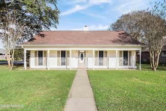 101 Meadow Glen Dr, Youngsville, LA 70592