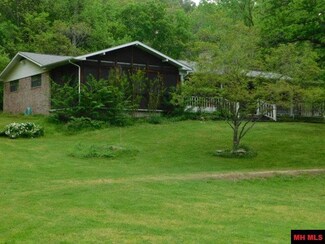 525 Driftwood Dr, Pineville, AR 72566