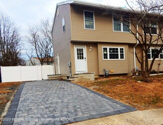 723 Pine St, Lakehurst, NJ 08733