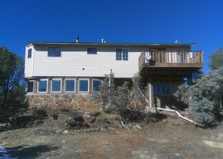 2 Elk Rut Rd, Carson, NM 87517