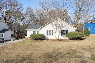 709 Bellows Ln, Charlotte, NC 28270