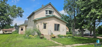 212 E Broad Ave, Flandreau, SD 57028