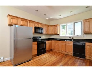 86 Chester Ave, Chelsea, MA 02150