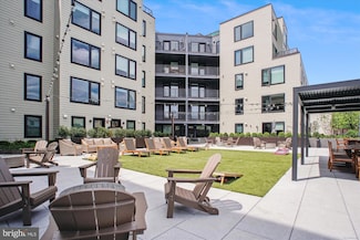 701 N Henry St Unit 209, Alexandria, VA 22314