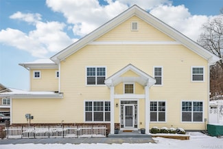 22 Rosecrest Ct, Middletown, NY 10940