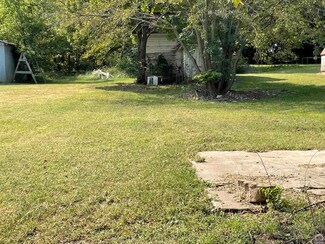 405 McKeage Ave, Hoyt, KS 66440
